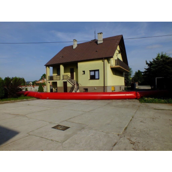 Zapora przeciwpowodziowa PCV  średnica 40 cm długość 15 metrów